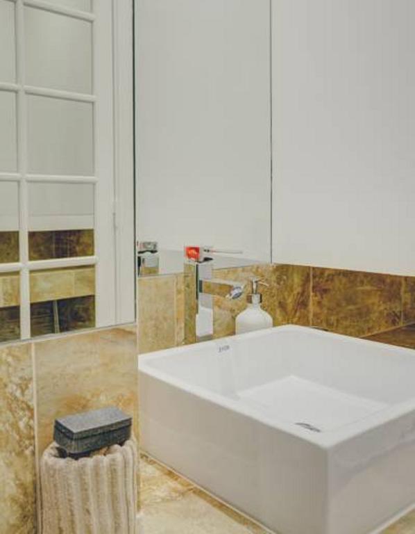 Madalena City Center Lisbon Room photo